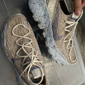 Mens Nike Space Hippie 04